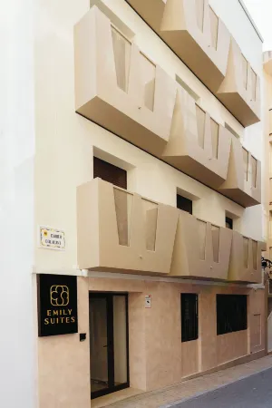 Emily Suites Отели рядом с достопримечательностью «Л'Илья де Бенидорм»