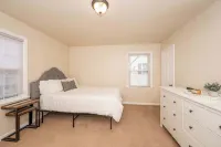 Kenwood Keys 2 Stay for 6! Hotels in Kenwood