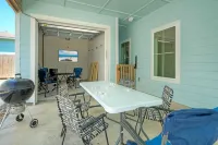 Luxury 4Bdr Beach Retreat w Private Pool Walk to Dining Shops Shore Thang