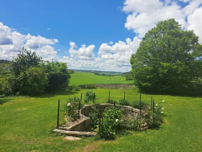 Le domaine aux herbes folles Hotels in Montbard