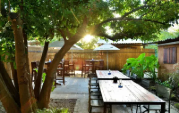 Thebe River Safaris Hotel a 