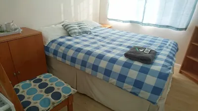 Room in Guest Room - Double with Shared Bathroom Sleeps 1-2 Located 5 Minutes from Heathrow Dsbyr
