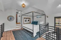 Charmingly Stylish 1-bed Loft Apt! Wonderful Lawrence Barker neighborhood