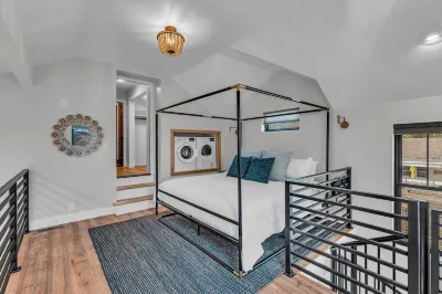 Charmingly Stylish 1-bed Loft Apt! Wonderful Lawrence Barker neighborhood