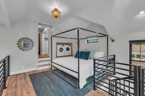 Charmingly Stylish 1-bed Loft Apt! Wonderful Lawrence Barker neighborhood