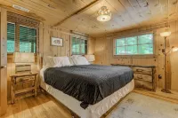 Charming 2-bedroom cabin in gorgeous Cascade with Wifi and hot tub
