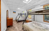 Gatsby's - Pool Level Of 2 Unit House - Sleeps 12 Hotels near Cupsogue Beach County Park