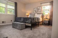 ORANGE OASIS near Atl airport, downtown, shopping, dining backyard firepit Hotels near World Changers Church International