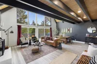 The Matterhorn Manor by AvantStay Harry Potter Inspired A-Frame Home w Hot Tub Views