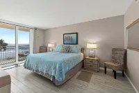 Unit 206 Charming 2-bedroom condo with WiFi, AC in peaceful Indian Harbour Beach