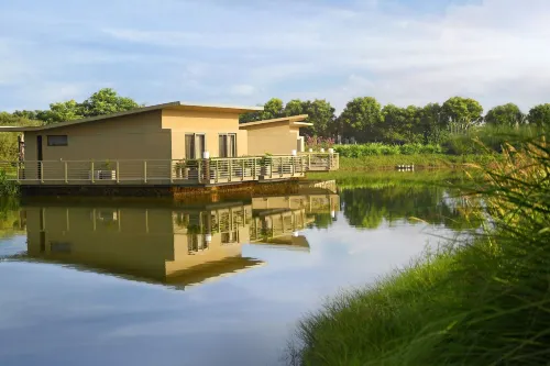 Life at Repose: Lake Villas Resort & Club Hotel a Mehsana