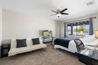 Backyard Oasis, Mountain Views, Resort Style Pool & Jacuzzi!