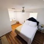 Charming 2-Bedroom Cottage Nestled Under Oak Trees