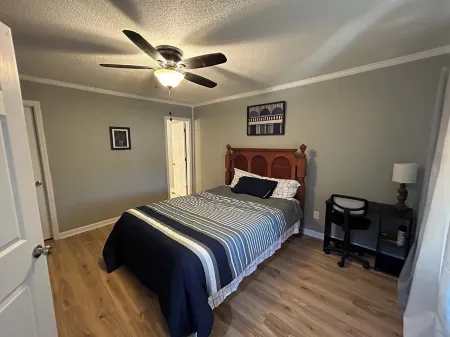 Country Living w/ TVs in Each Room Отели в г. Дарлингтон Каунти