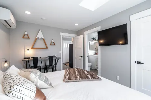 Downtown Studio Apartment in Eugene’s Heart!