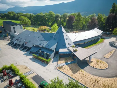 Miura Отели рядом с достопримечательностью «Ibowling»