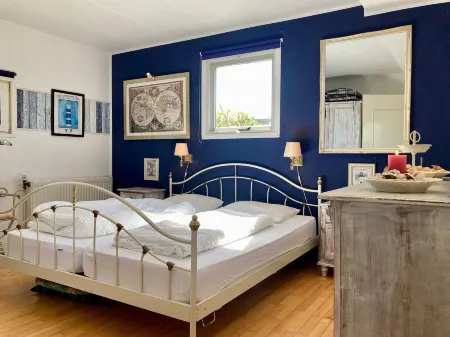 6 Pers. House Marijke with Winter Garden and Direct Access to the Lauwersmeer Отели в г. Anjum