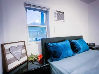 1 Bed 1 Bath Craven Cottage at Hillside with Wifi, AC & 4K Smart TV Hotels near UBH