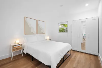 Awesome 1Br Apartment @Sailboat Hotels near Museum of Discovery and Science