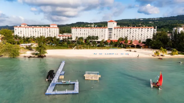 Crowne Plaza Resort Saipan Отели в г. Сайпан