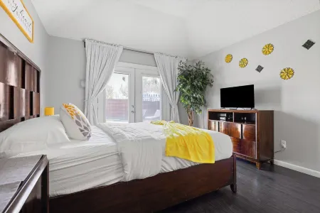 Sunshine Villa: Close to DFW Airport