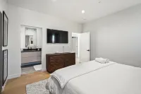 Newly Built 2 Bedroom 2.5 Bath House w/ Modern Finishes Pet and Family Friendly