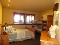 Tahoe Ski Lodge  WiFi, hot-tub sleeps 12