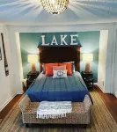 Driftwood Lake House- cozy , quiet cove!