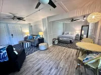 Charming studio in Tybee Island located on a Tidal Creek with dock access Hotels near South Beach