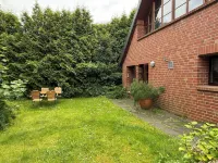 Romantic country house with thatched roof and park-like garden + free laundry package. Hotels in Trent