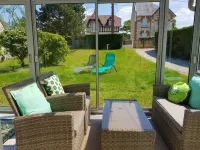 Cocooning bubble and immersive veranda in a green setting 100m from the beach Hotels in Varaville