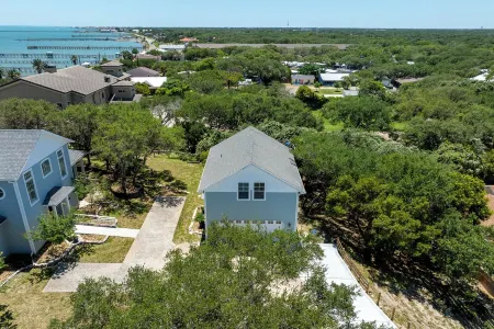 Blue Haven ~Coastal Retreat Studio in Fulton ~ Private Fishing Pier Отели в г. Фултон