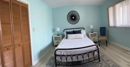 Cozy 2-bedroom condo with a view of the Neuse River in fantastic New Bern