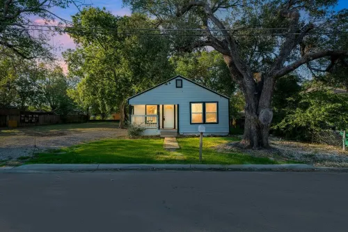 Walk To A-Train, Mins To TWU & UNT  2BR In Denton