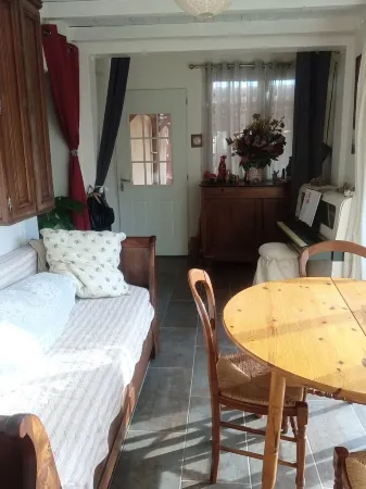 House between sea and mountains located in a quiet cul-de-sac Animals accepted Отели в г. Полестр