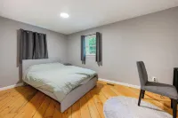 Lakeside Serenity! 3BR/2B Lake Front Retreat with Stunning Views Hotels in Barrington