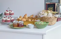 Estoril Village Guest House - servizio colazione