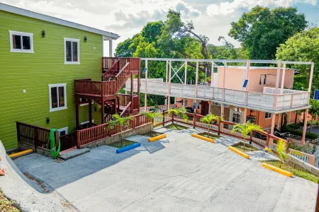 Comfortable 2-bedroom retreat nestled in the vibrant West End- Apt#4