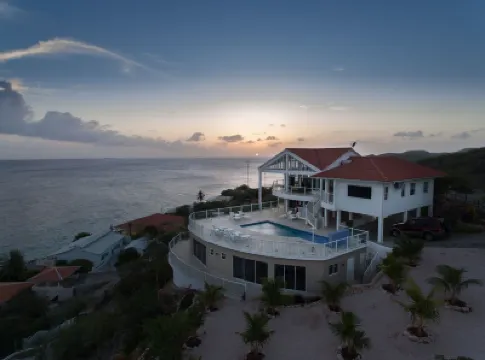 The Most Beautiful and Relaxing Oceanfront Views of Curacao Hotel berhampiran Kenepa Beach