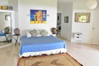 Ra Mura - idyllic beachfront retreat - balcony