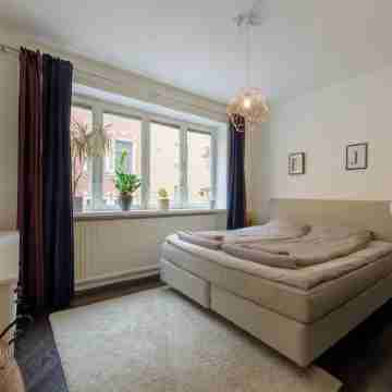 Vibrant neighbourhood in the heart of popular Södermalm. Safe and central street Rooms