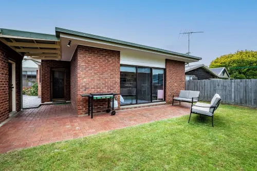 Family Beach House Near Barwon River & Beaches Hotels in Barwon Heads