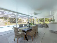 Gorgeous beach house on Venice Island, heated pool, min away from private beach!