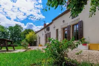 Maison de Campagne en Pierre - A L'orée du Bois Hotels near Belvédère du parc floral
