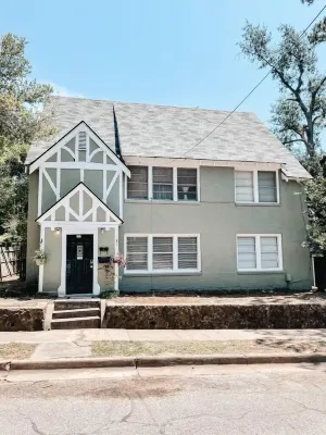 The Rowland Rose 鄰近GED Testing Service的酒店