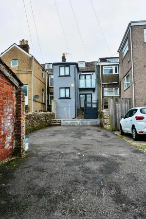 Lovely one bedroom flat with free parking town center Отели в г. Касл