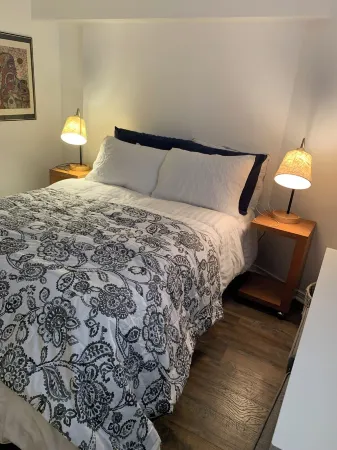 Cozy 1-bedroom apartment with WiFi, AC in gorgeous Chicago Отели рядом с достопримечательностью «Музей науки и промышленности»