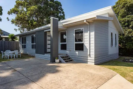 Cowes Retreat - *Pet Friendly* Holiday House!!!