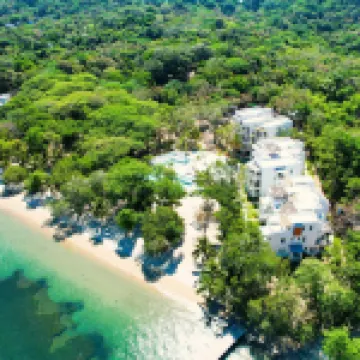 Modern Island Living – 2-Bed, 2-Bath Beachfront Condo at Watercolors Roatán E4