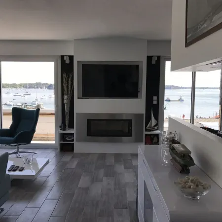 ON THE WATER, 180° VIEW Отели в г. Бадан